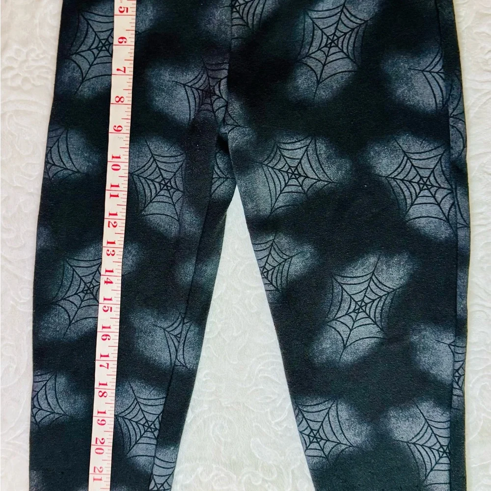 Too Cute To Spook Disney 5T Sweatsuit - Picture 14 of 15